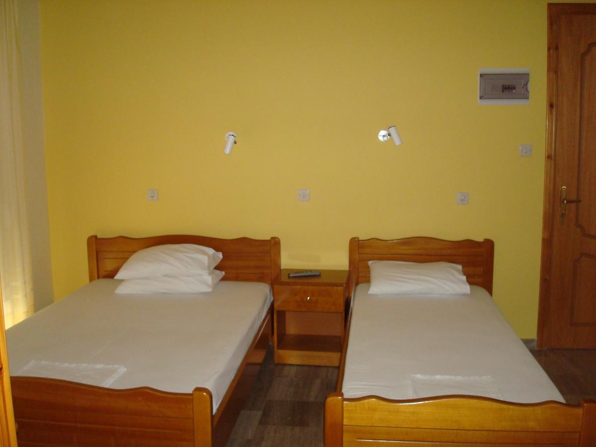 ניי פורי Hotel Filoxenia מראה חיצוני תמונה